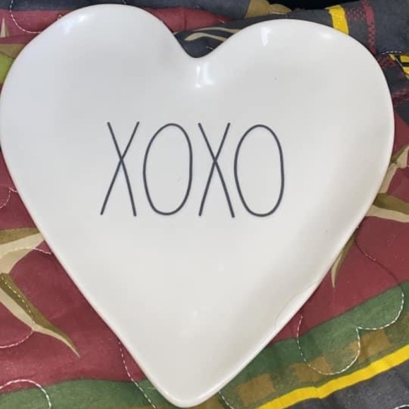Rae Dunn “XOXO” pottery plate - Picture 1 of 1